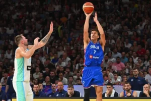 Bogdan Bogdanović trojka protiv Slovenije, Bogdan Bogdanović u duelu sa Lukom Dončićem, Bogdan Bogdanović protiv Slovenije, Bogdan Bogdanović reprezentacija Srbije, Luka Dončić