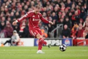 Aleksis Mekalister na izlaznim vratima Liverpula