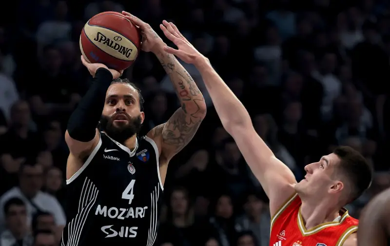 Dvejn Vašington šutira pored Stefana Miljenovića