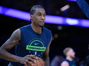 Džejden Mekdenijels je u drugom meču plej-ofa sa Denverom postigao 14 poena za Minesotu