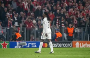 Eduardo Kamavinga je isključen u 86. minutu meča Bajern - Real Madrid