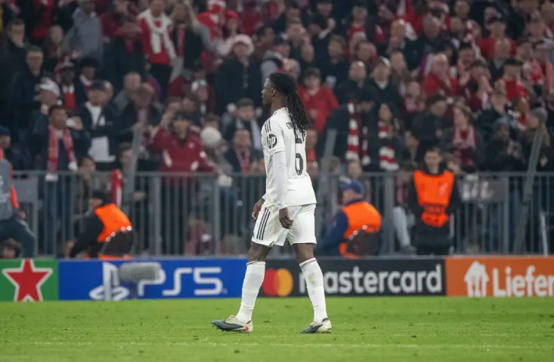 Eduardo Kamavinga je isključen u 86. minutu meča Bajern - Real Madrid