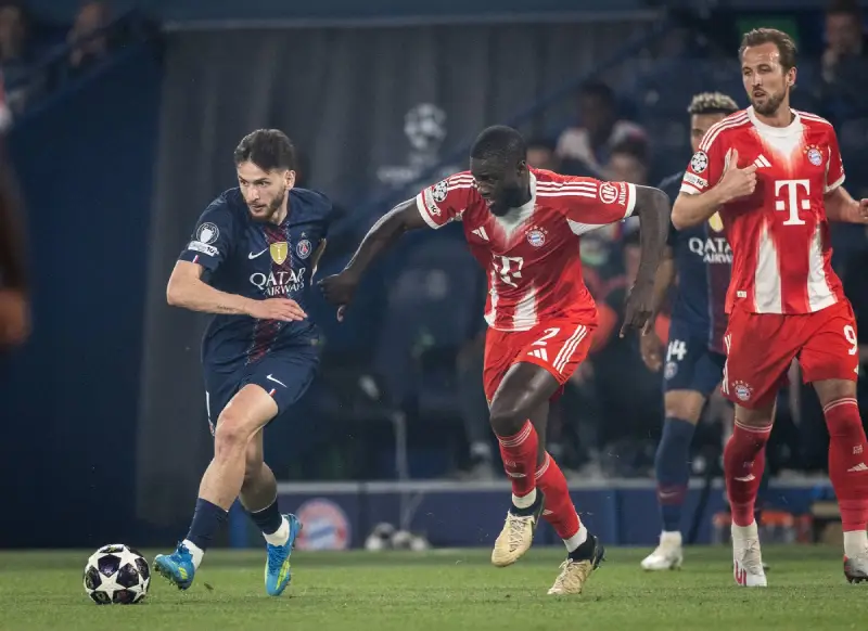 Hviča Kvarachelija u meču sa Bajernom, prvo polufinale Lige šampiona