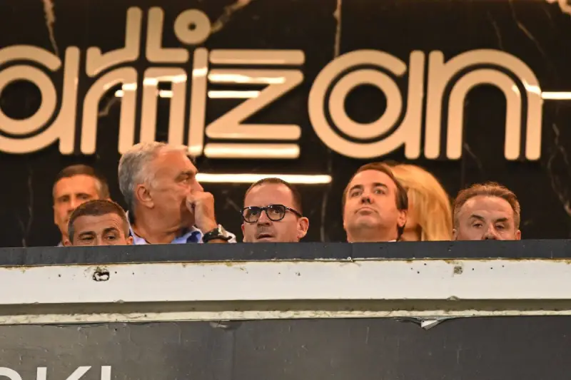 Čelnici Partizana Predrag Mijatović i Rasim Ljajić na utakmici sa Crvenom zvezdom