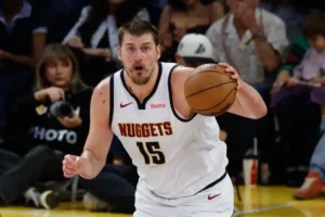 Nikola Jokić je prvi igrač u istoriji NBA koji je najbolji po broju skokova i asistencija