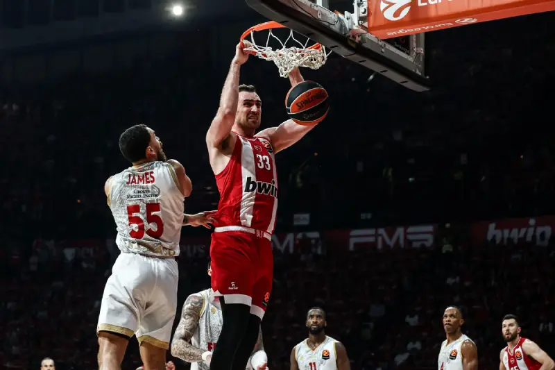 NIkola Milutinov je zabeležio dabl-dabl učinak u pobedi Olimpijakosa nad Monakom, u prvom meču plej-ofa Evrolige