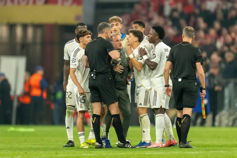 Igrači Real Madrida nisu bili zadovoljni suđenjem Slavka Vinčića u meču sa Bajernom, u četvrtfinalu Lige šampiona