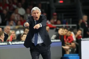 Trener Bajerna Svetislav Pešić