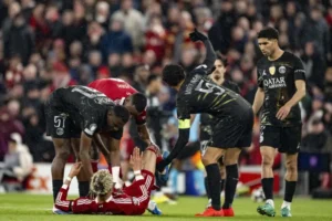 Napadač Liverpula Ugo Ekitike doživeo tešku povredu u meču sa Pari Sen Žermenom