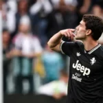 Dušan Vlahović proslavlja gol za Juventus, za 1:1 protiv Verone, u seriji A