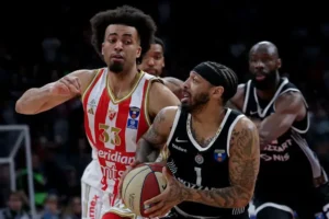 Karlik Džons u duelu sa Džordanom Nvorom