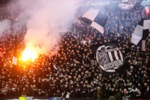 Navijači Partizana na večitom derbiju, na stadionu Crvene zvezde, krajem februara 2026. godine