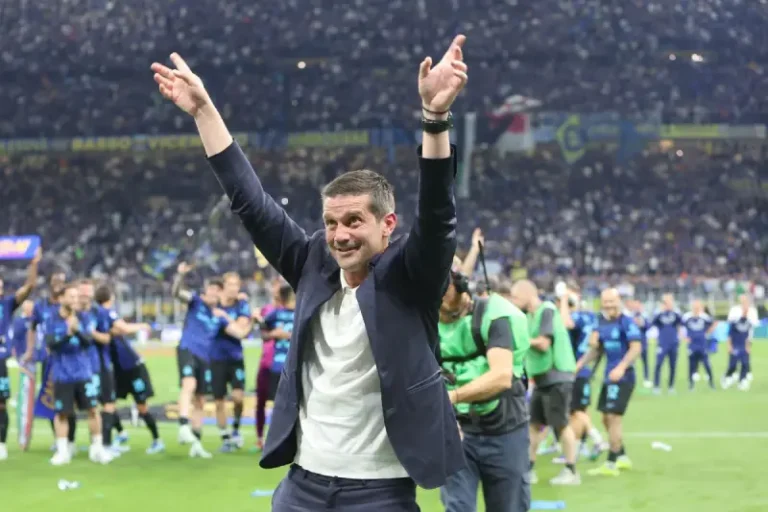 Trener Intera Kristijan Kiv, posle meča sa Parmom proslavlja osvajanje Skudeta