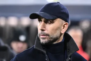 Bivpi italijanski fudbaler, sada skaut Bolonje, Marko Di Vajo, gledao dva igrača Crvene zvezde na meču sa Čukaričkim na Banovom brdu