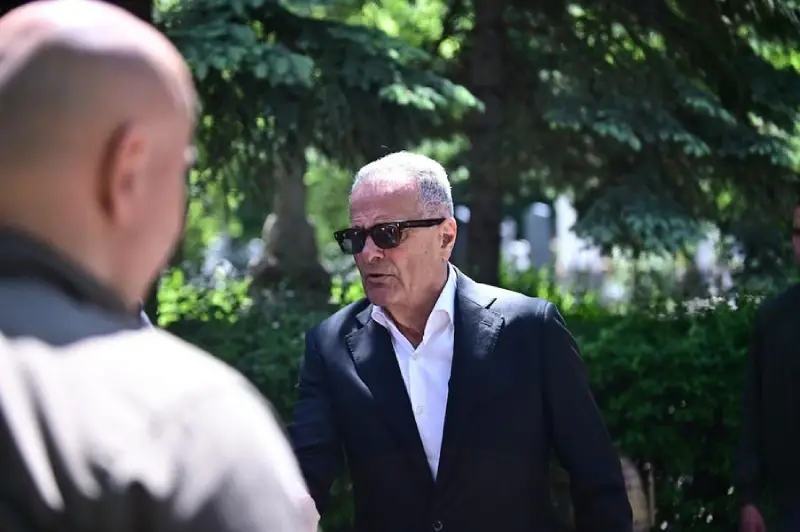 Nenad Bjeković na sahrani Vladimira Cvetkovića