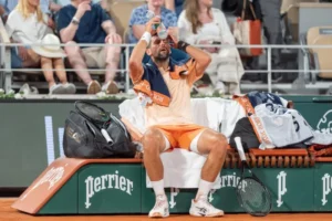 Novak Đoković bi meč drugog kola Rolan Garosa trebalo da igra pri temperaturi od 32 stepena
