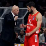 Saša Obradović i Nikola Kalinić na meču sa Partizanom, u ABA ligi