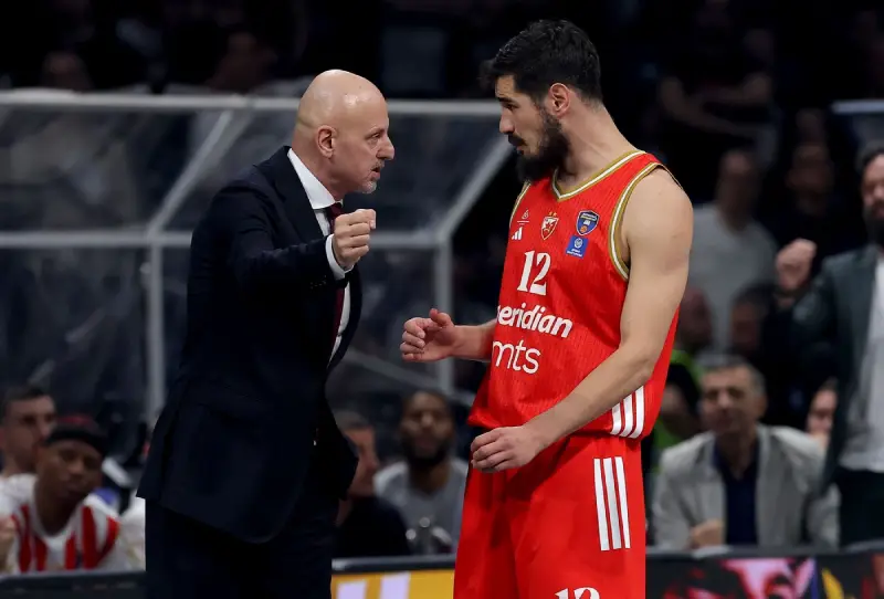 Saša Obradović i Nikola Kalinić na meču sa Partizanom, u ABA ligi