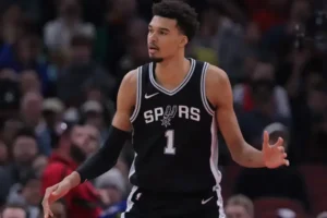 Viktor Vembanjama je bio najbolji u pobedi San Antonija u Oklahomi, u prvom meču finala Zapada