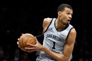 Viktor Vembanjama je bio najbolji igrač u petom meču polufinala plej-ofa, San Antonio - Minesota