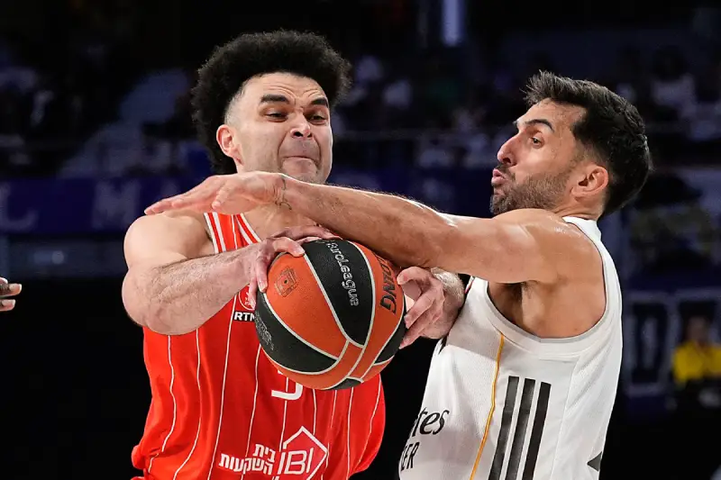 Elajdža Brajant i Fakundo Kampaco u duelu