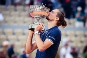 Aleksander Zverev je posle pet setova pobedio Flavija Kobolija u finalu Rolan Garosa