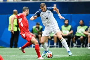 Edin Džeko u meču sa Švajcarskom Foto: Profimedia