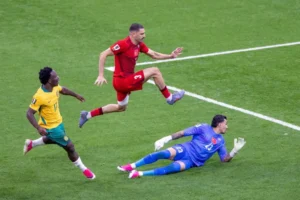 Nestori Irnakunda postiže prvi gol u pobedi Australije nad Turskom