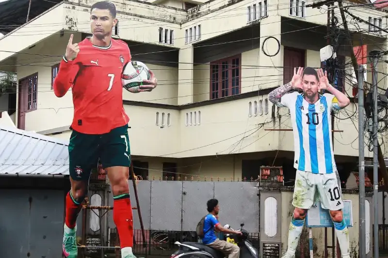 Gigantske figure Ronalda i Mesija u Indiji