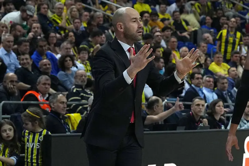 Posle Monaka Vasilis Spanulis se seli na klupu Arisa